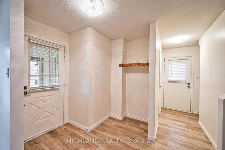 Property Photo:  6455 Tisler Crescent  ON L5N 3G6 
