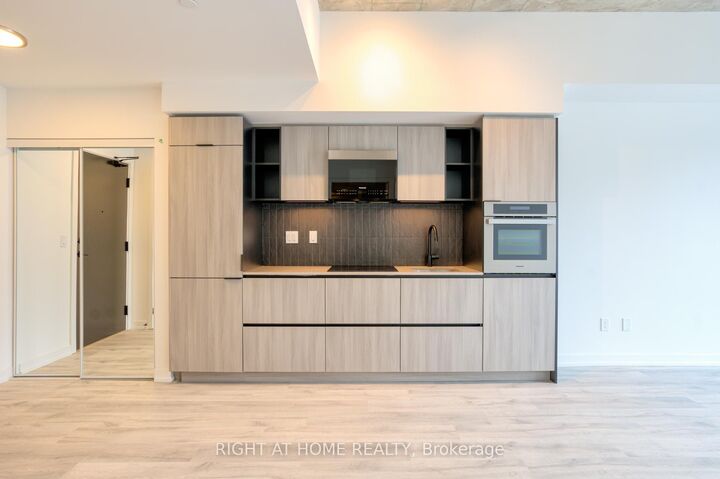 Property Photo:  2 Augusta Avenue 704  ON M5V 0T3 
