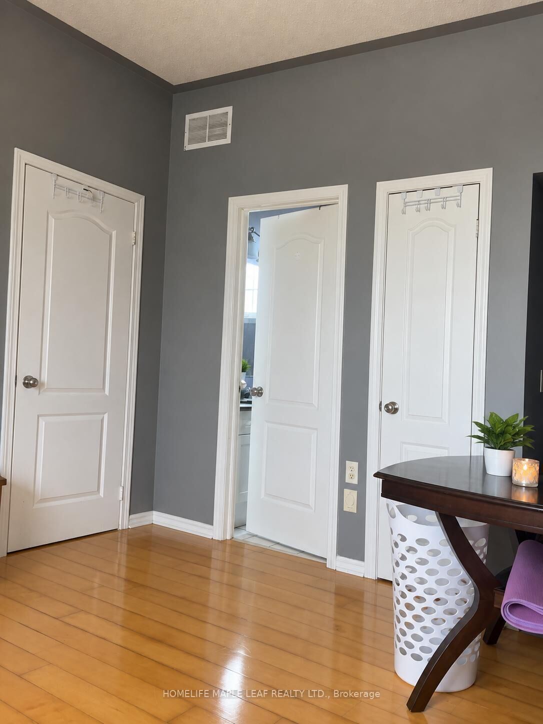 Property Photo: 6 Quincy Place N ON L6P 1E7