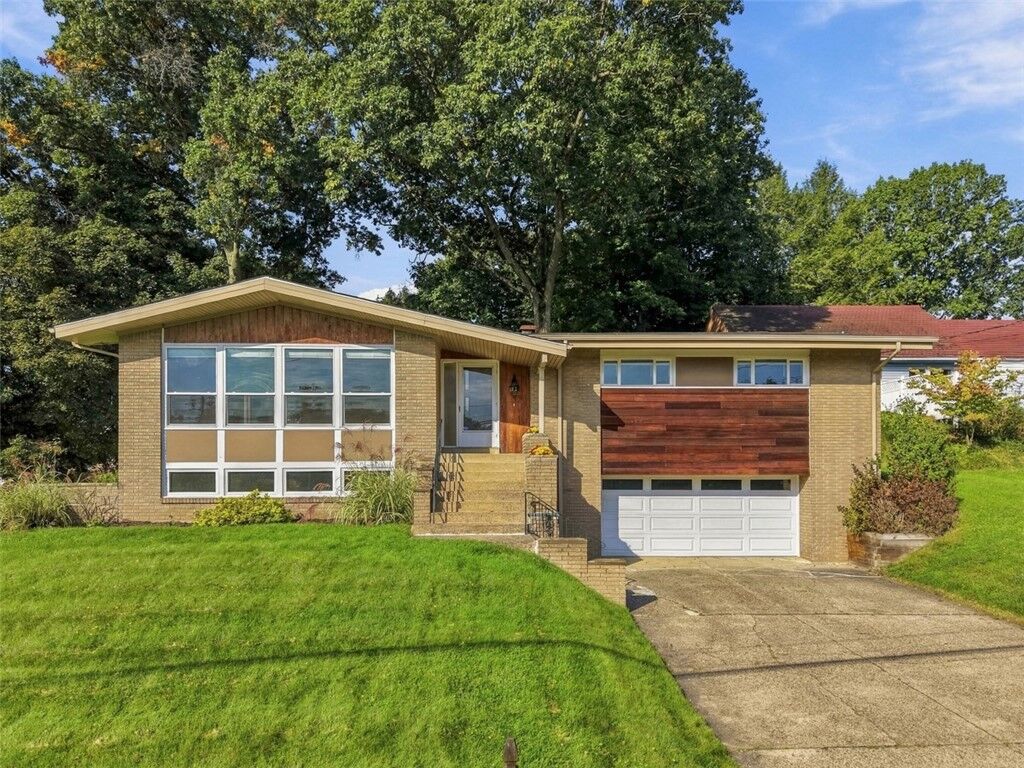 Property Photo:  125 Schar Ct  PA 15209 