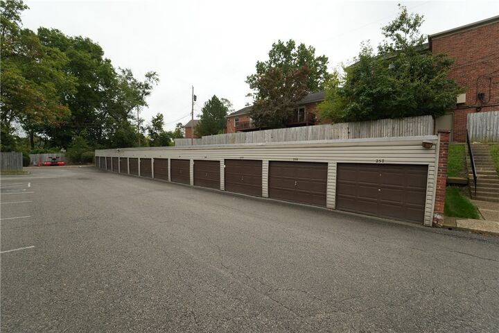 Property Photo: 646 Robinwood Dr F PA 15216