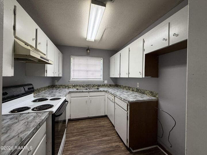 Property Photo: 2830 Louisiana Avenue 11 LA 70501