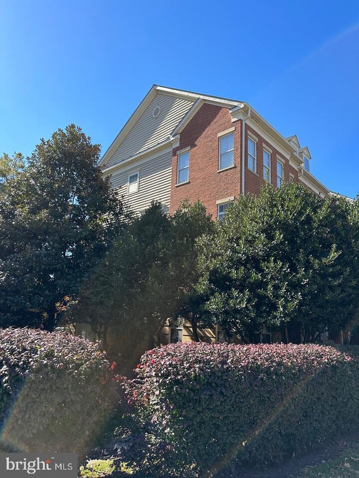 Property Photo:  1988 Crescent Park Drive 14B  VA 20190 