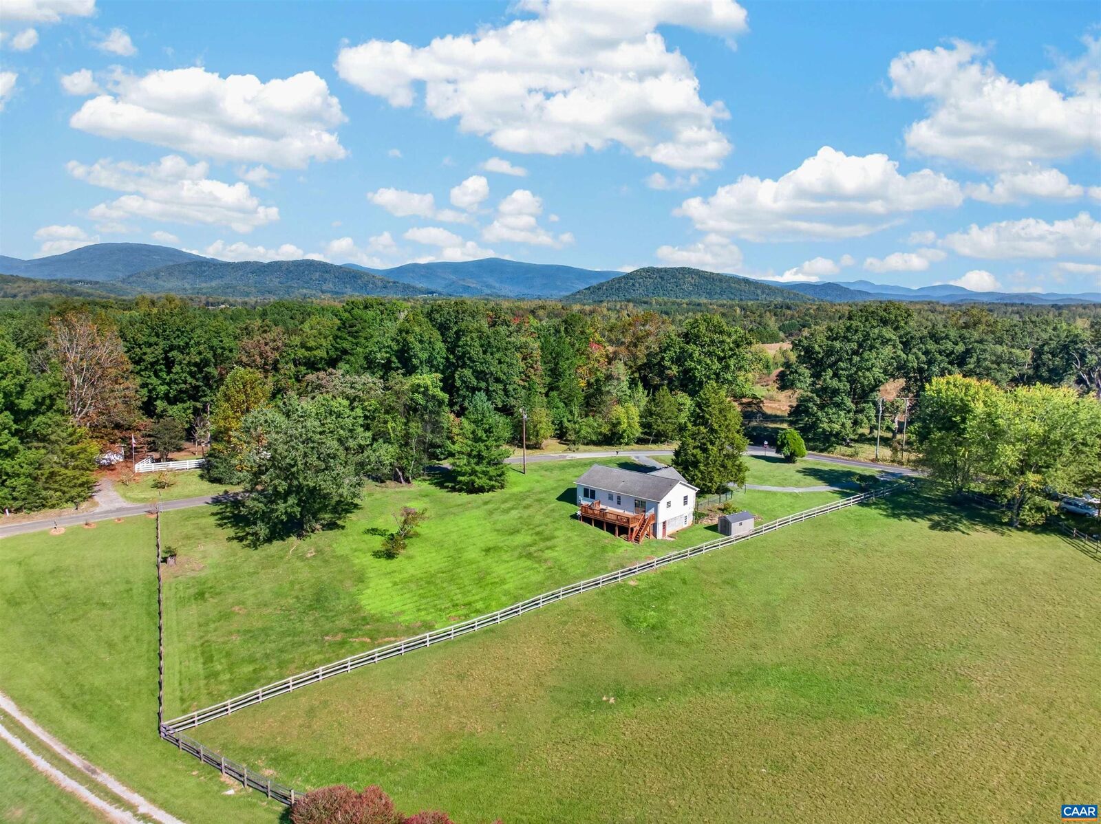 Property Photo: 989 Buck Mountain Ford Ln VA 22936