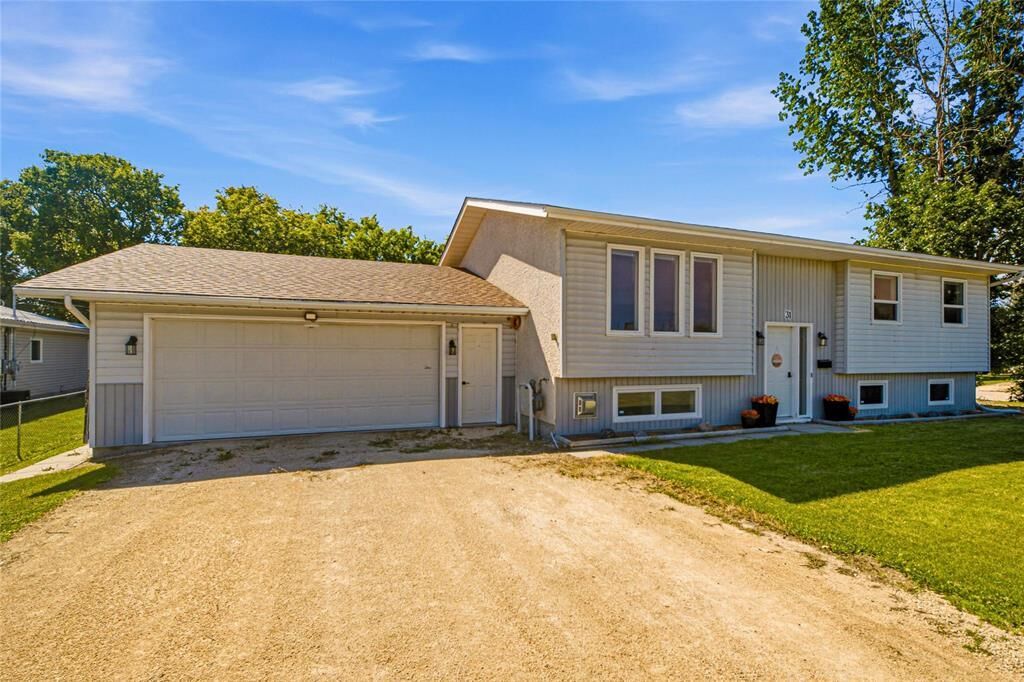 Property Photo:  31 First Street Northwest  MB R1A 1P9 
