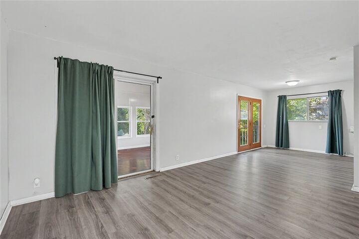 Property Photo:  1010 Pawnee Dr NW  IA 52405 