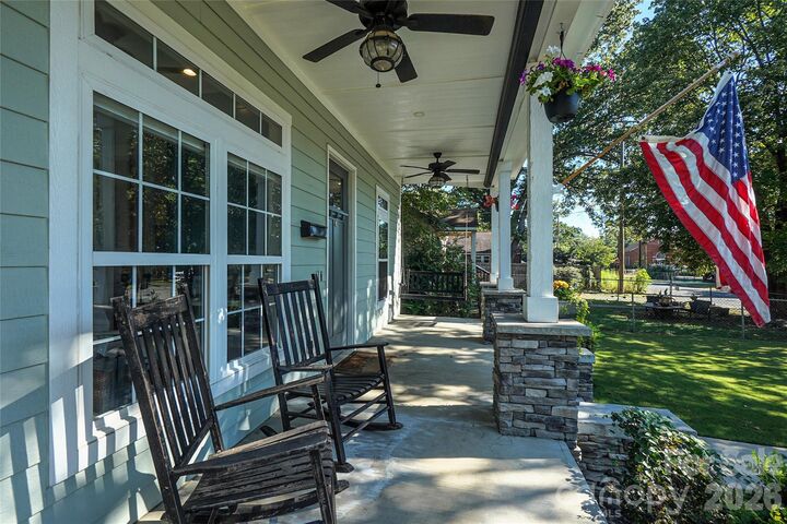 Property Photo:  1216 Effingham Road  NC 28208 
