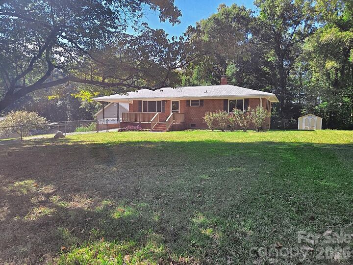 Property Photo:  1627 W Lakewood Drive  SC 29732 