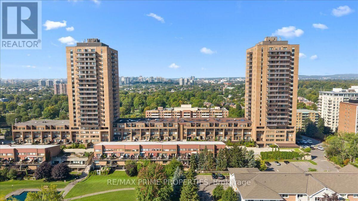 Property Photo:  525 St. Laurent Boulevard 4  ON K1K 2Z9 