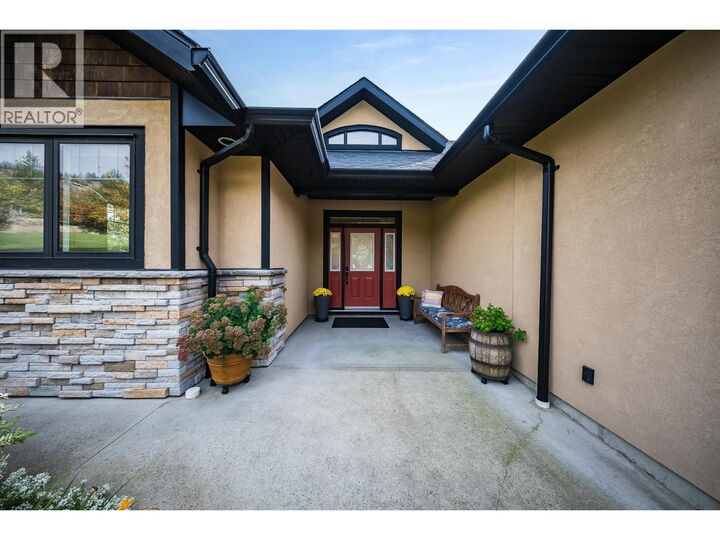 Property Photo: 464 Whitman Way BC V1R 4T9