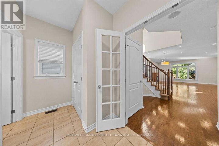 Property Photo: 2898 Findlay Creek Drive ON K1T 0G6
