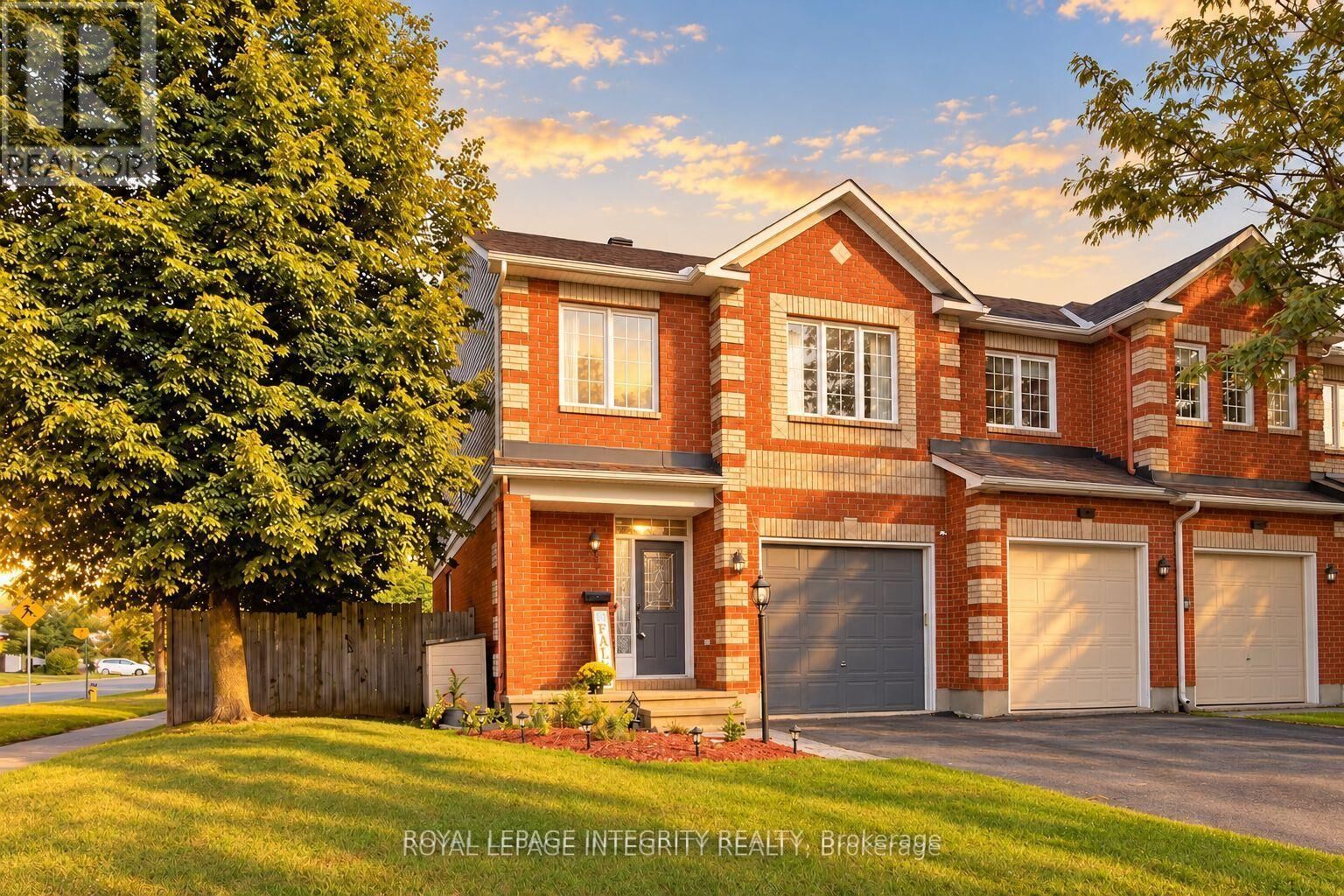 Property Photo: 1 Chantilly Gate ON K2S 2B2