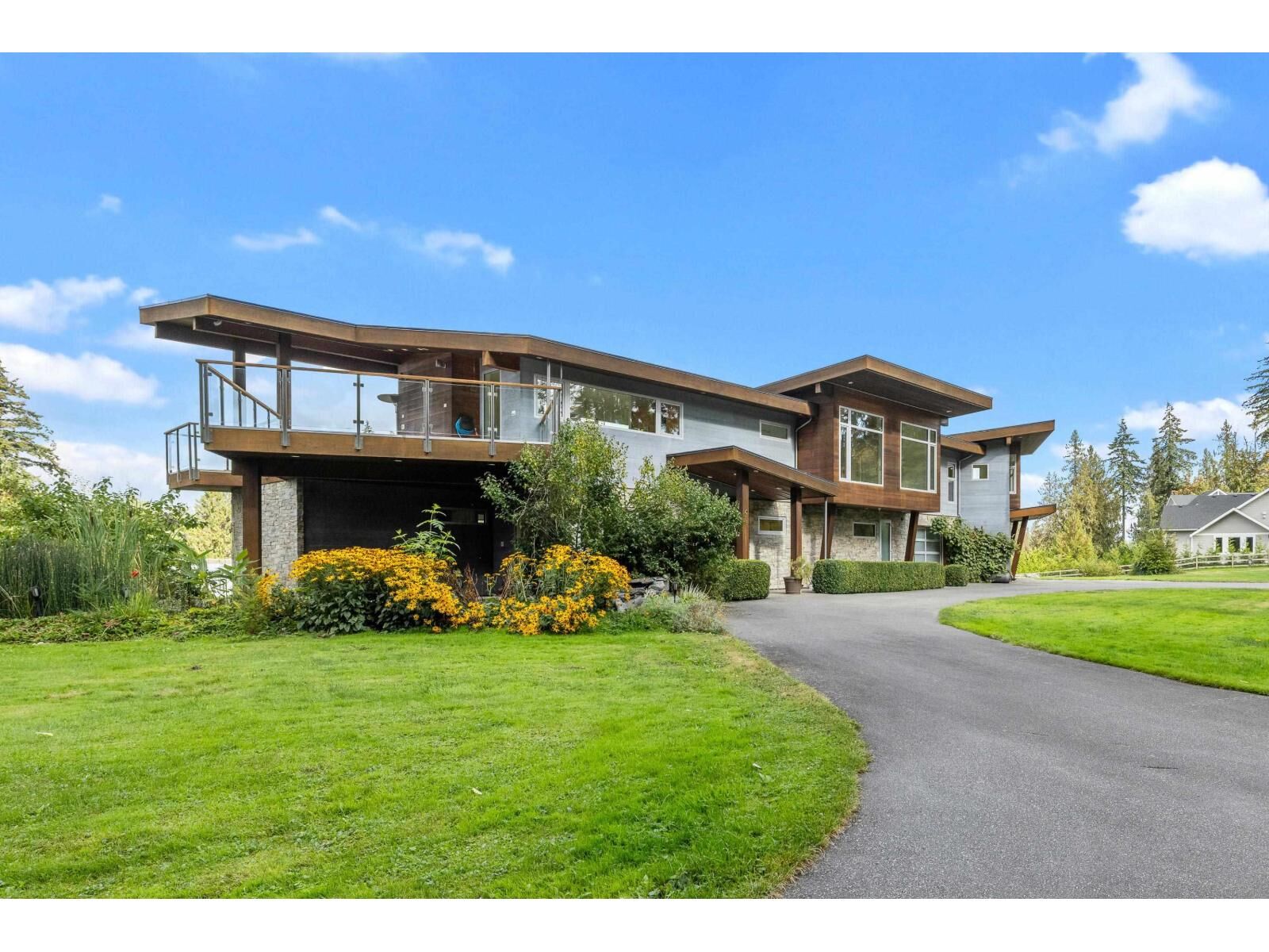 Property Photo:  230 208th Street 1  BC V2Z 1T7 