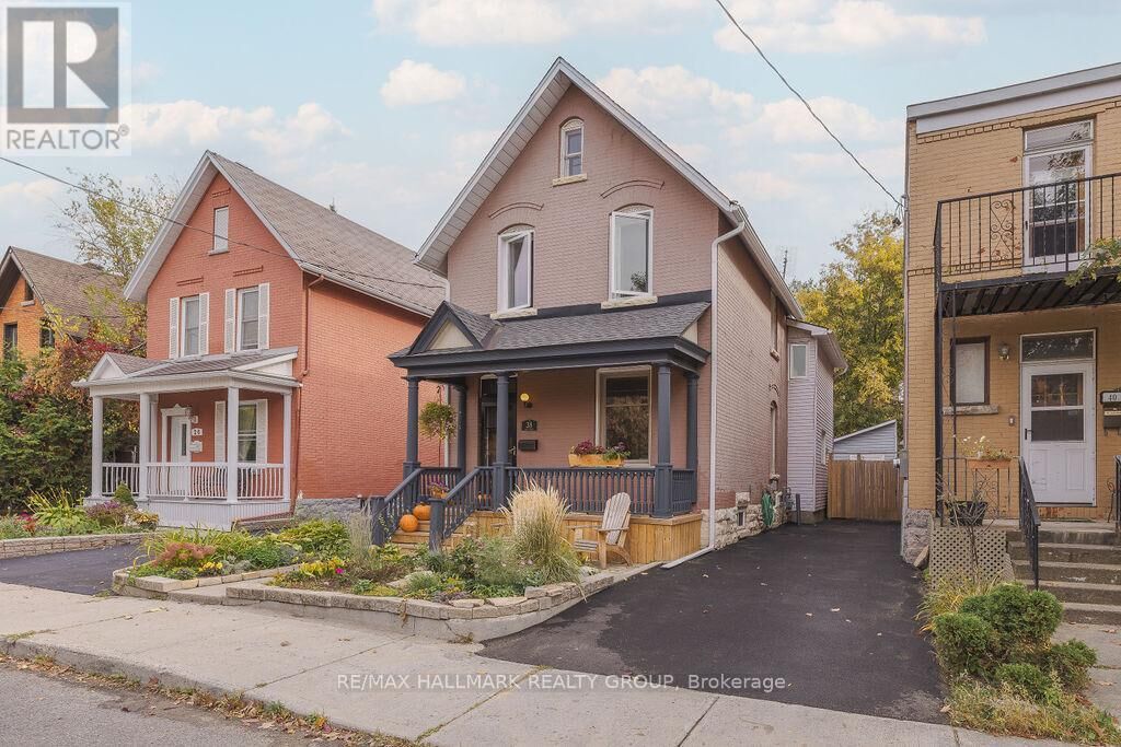 Property Photo:  38 Elm Street  ON K1R 6N1 