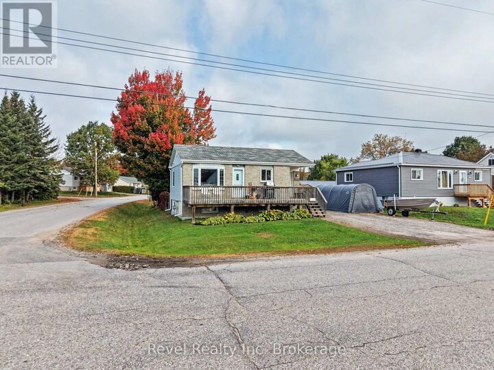 Property Photo:  204 Delaware Avenue  ON P1B 6Z8 