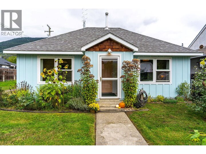 Property Photo:  500 Sixth Street East  BC V0E 2S0 