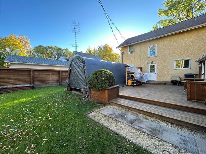 Property Photo:  11 Birch Street  MB R0E 1M0 