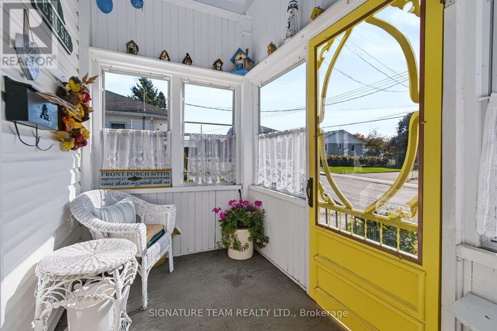 Property Photo:  43 Bank Street South  ON K7V 2E5 