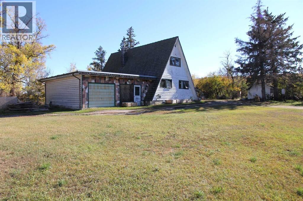 Property Photo:  100 1 Avenue  SK S0M 2G0 