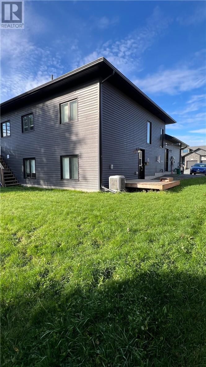 Property Photo:  148 Hollybrook Crescent Unit# Lower  ON  