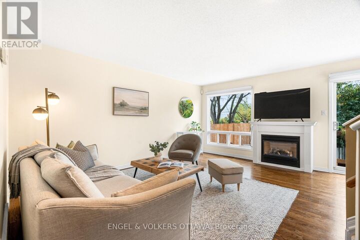 Property Photo:  2032 Avenue P  ON K1G 6G7 