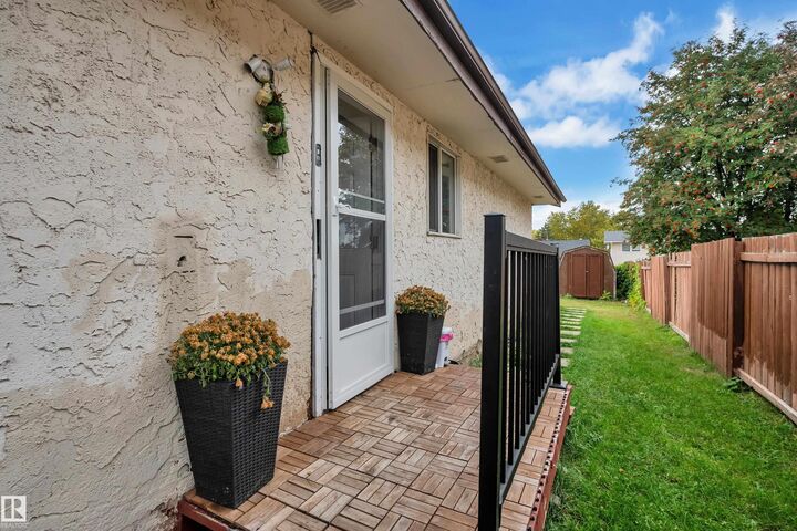 Property Photo:  2114 38 Street NW  AB T6L 4C3 