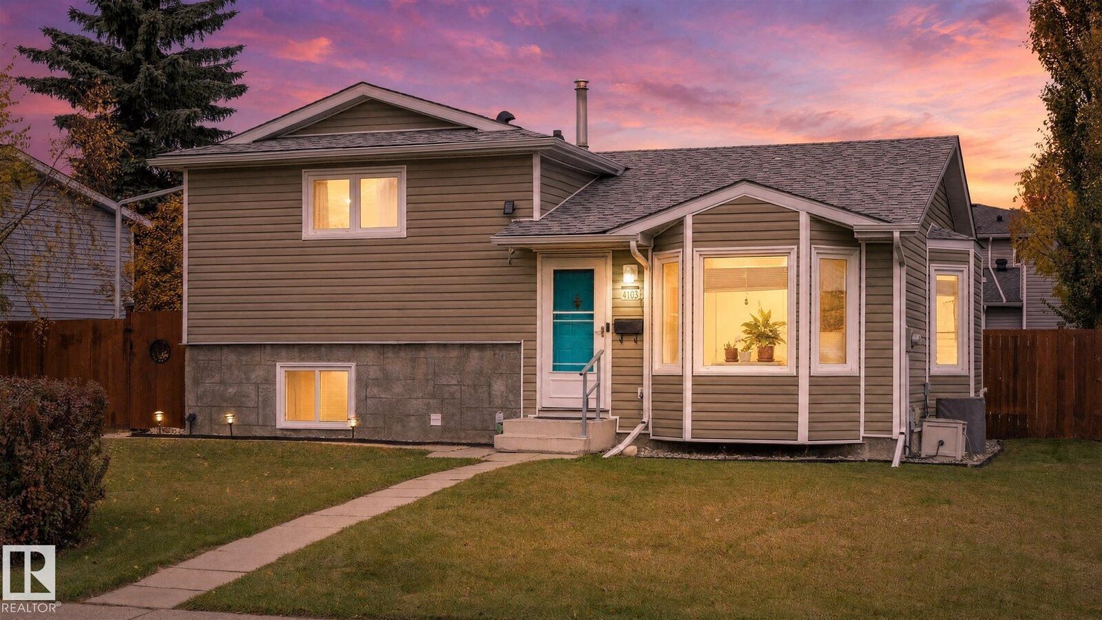 Property Photo:  4103 44 Avenue  AB T7Z 1K3 