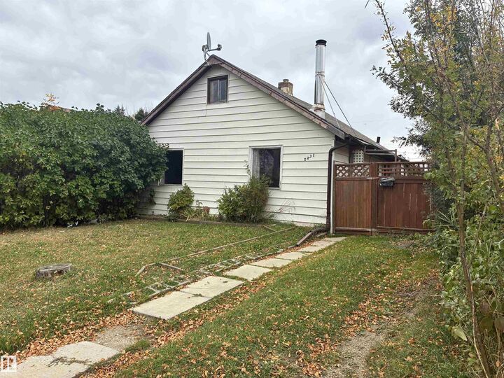 Property Photo:  5231 46 Street  AB T4V 1H4 