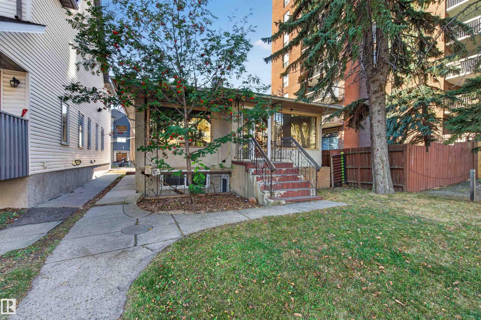 Property Photo:  11015 87 Avenue NW  AB T6G 0X5 