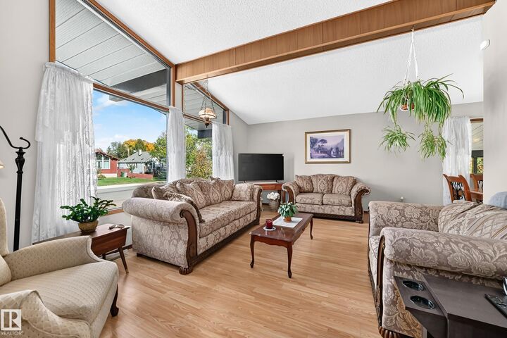 Property Photo:  5017 47 Avenue  AB T0C 0V0 