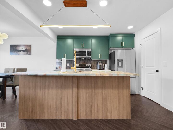 Property Photo: 7816 Kruluk Link Link SW AB T6W 4V1