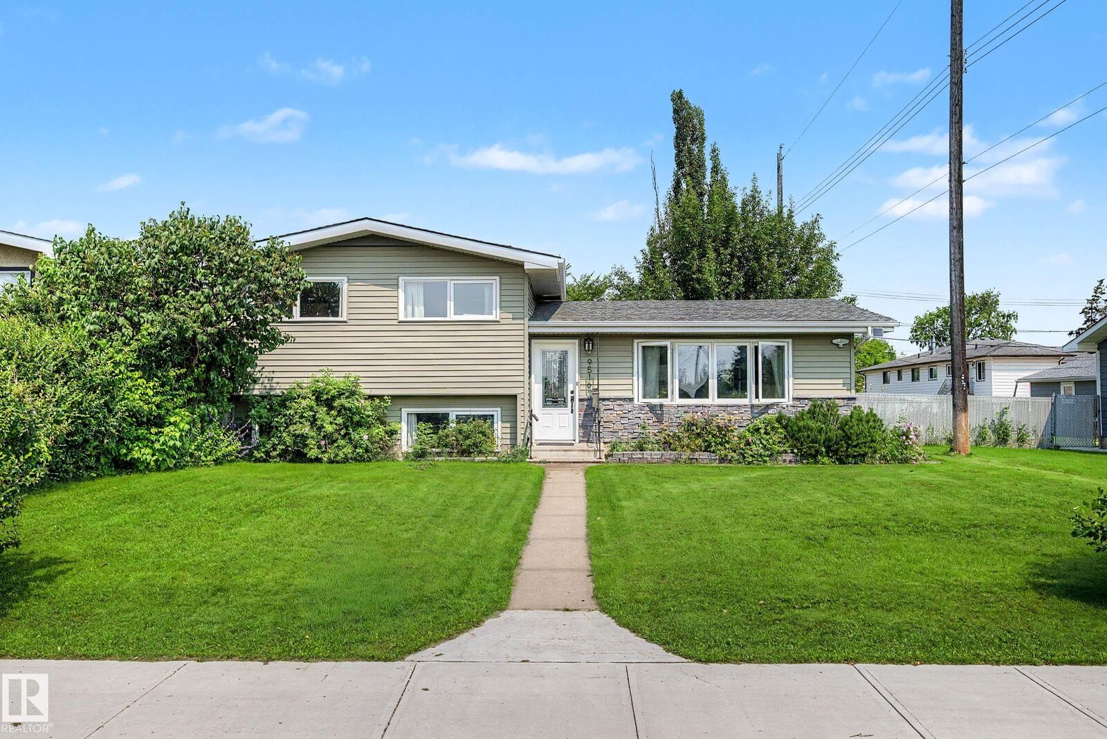 Photo de la propriété:  9516 129A Avenue NW  AB T5E 0N8 