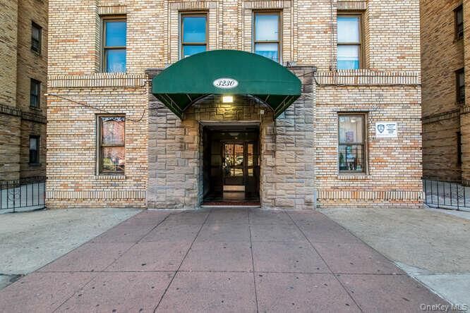 Property Photo:  3230 Cruger Avenue 1F  NY 10467 