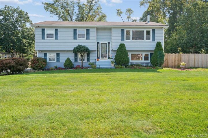 Property Photo:  5 Cottonwood Court  NY 10954 