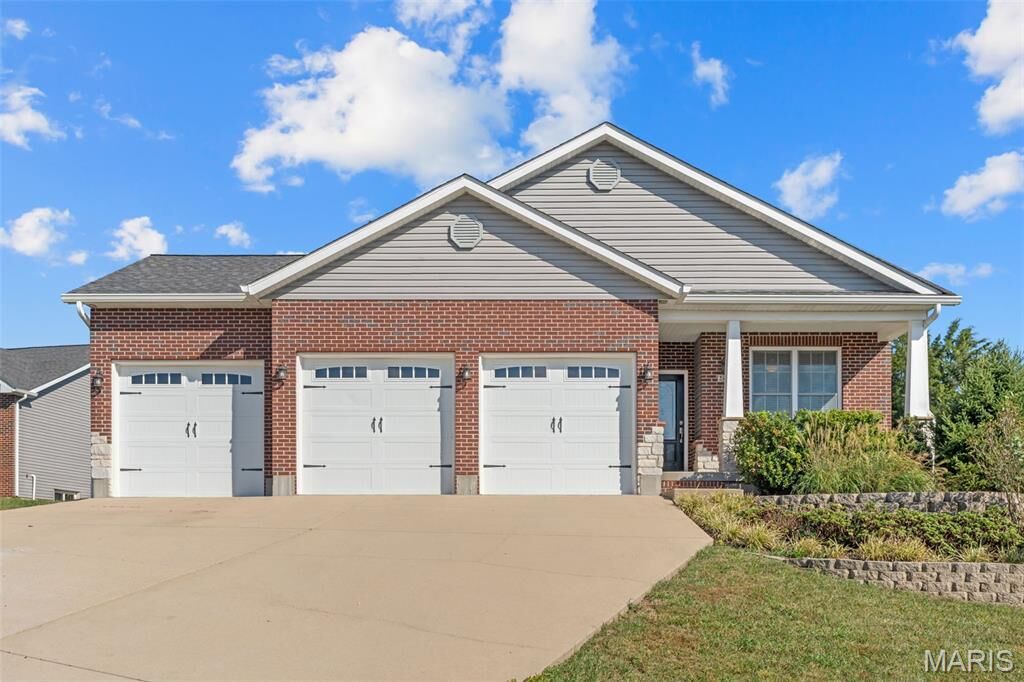Property Photo:  242 Millstone Court  MO 63090 