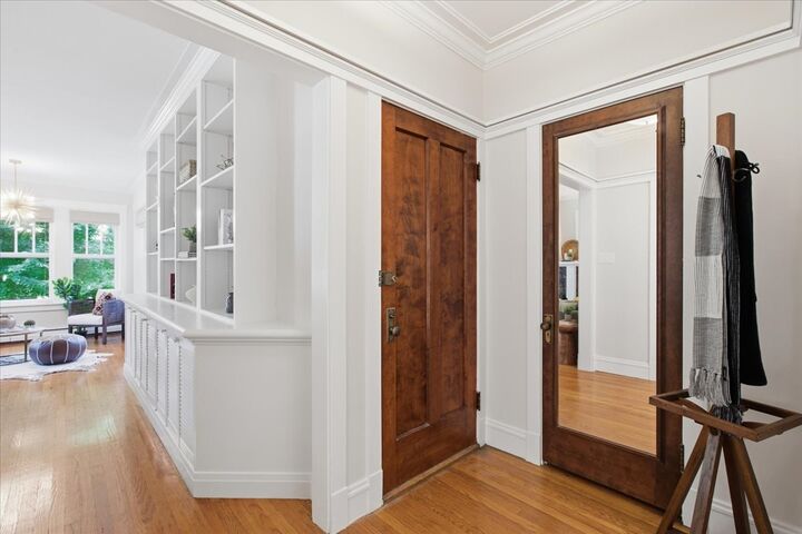 Property Photo:  1625 W Rascher Avenue 1  IL 60640 