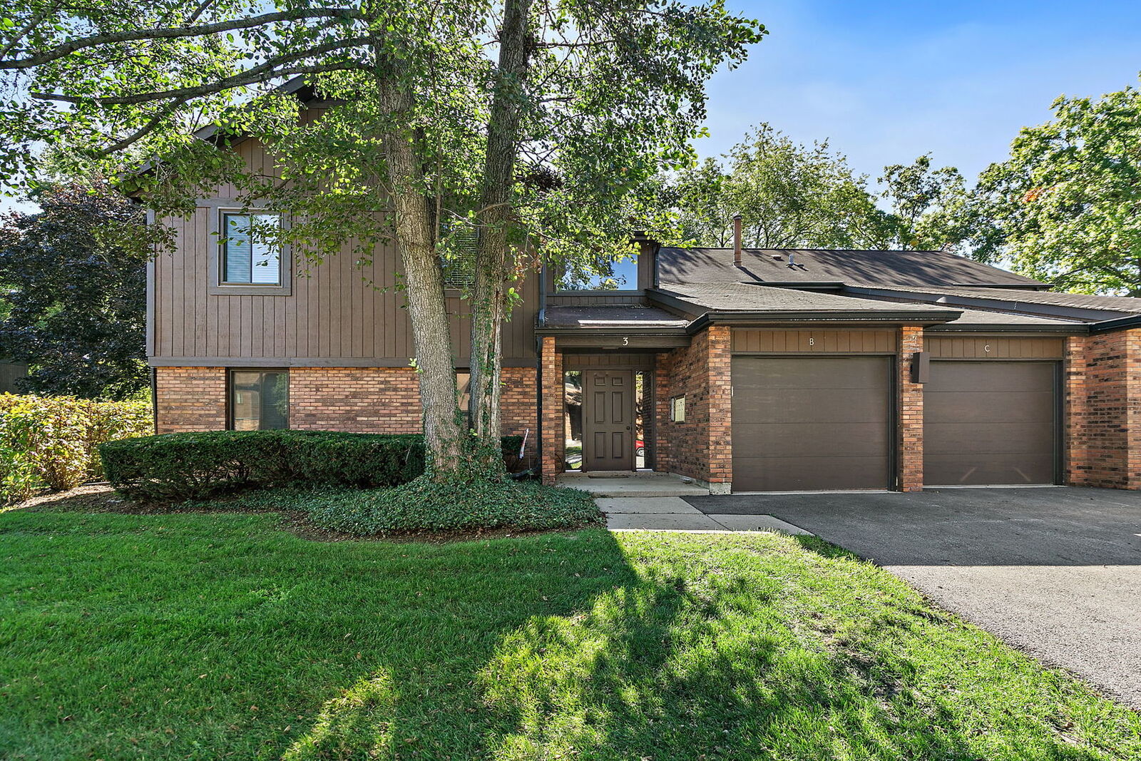 Property Photo:  3 Creekside Circle B  IL 60123 