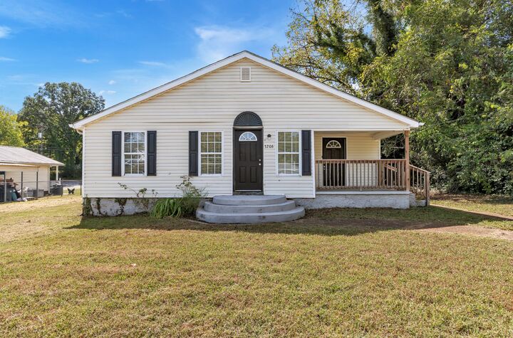 Property Photo:  3206 Dyer St  TN 37411 