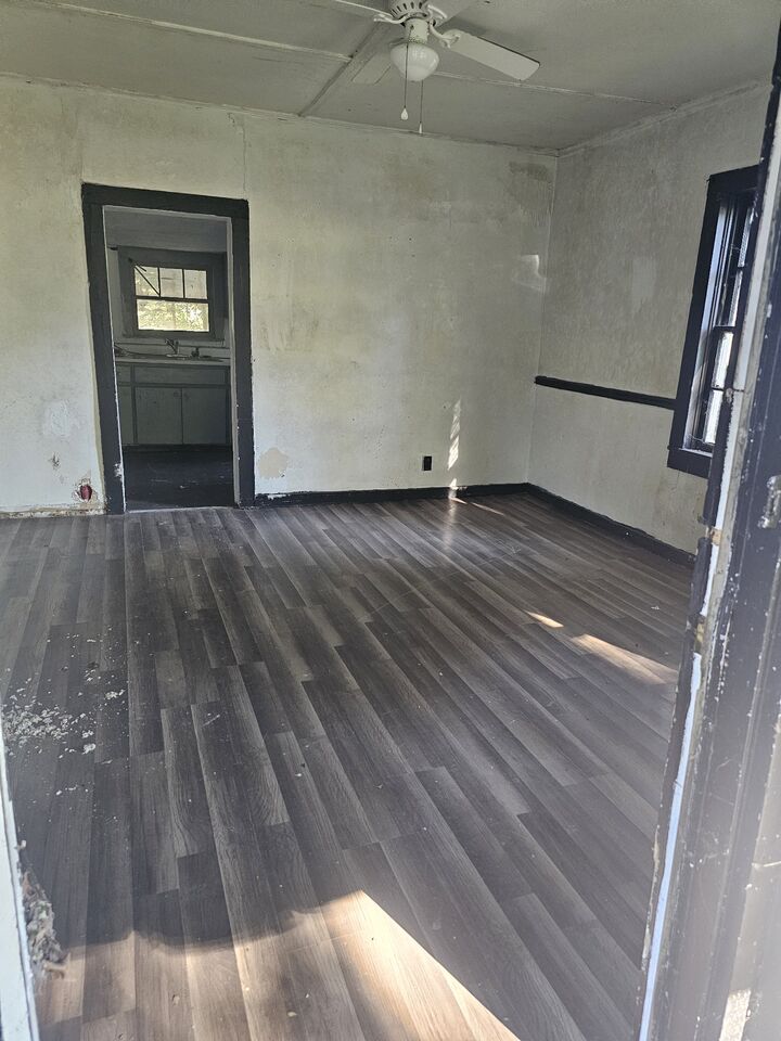 Property Photo:  220 Oak St  TN 38463 