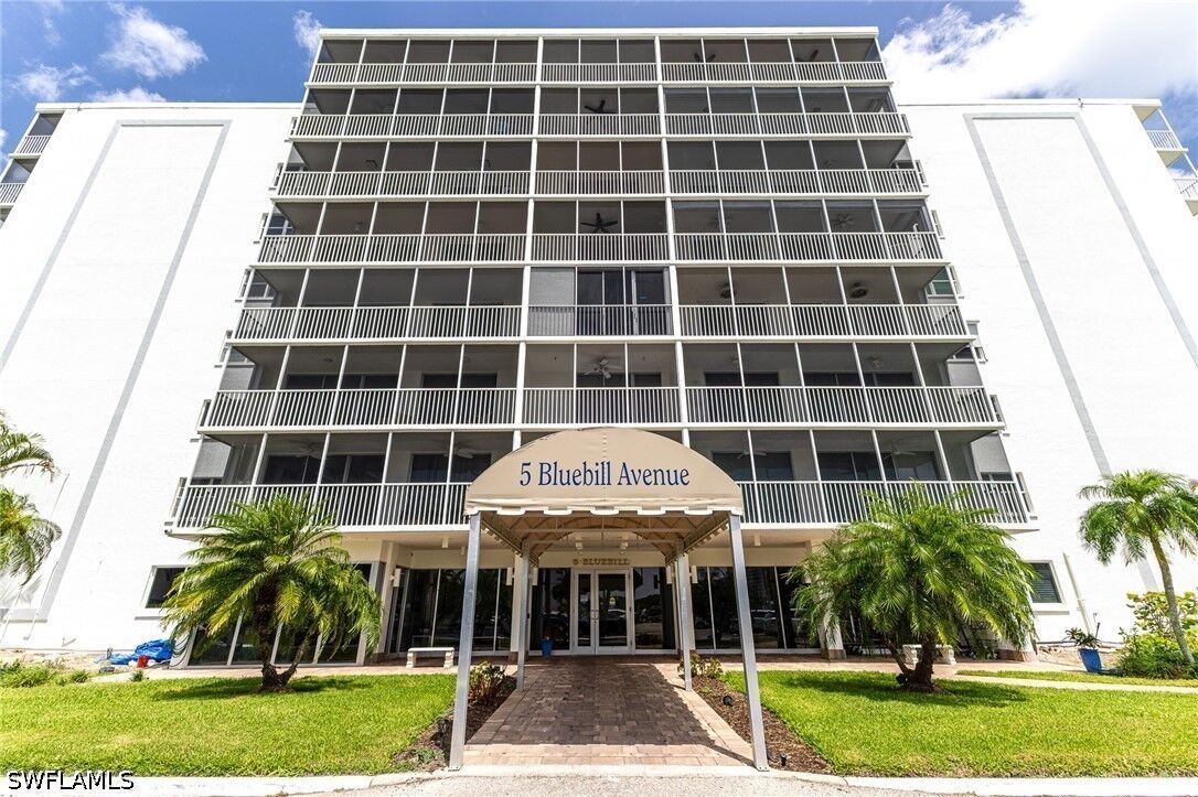 Property Photo:  5 Bluebill Avenue 105  FL 34108 
