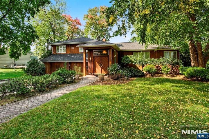 Property Photo:  152 Sussex Road  NJ 07676 