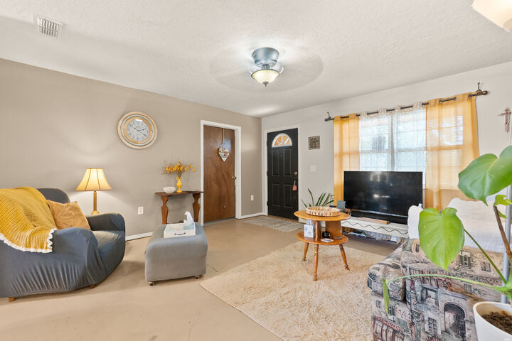 Property Photo:  1621 Cameo St  NM 88101 