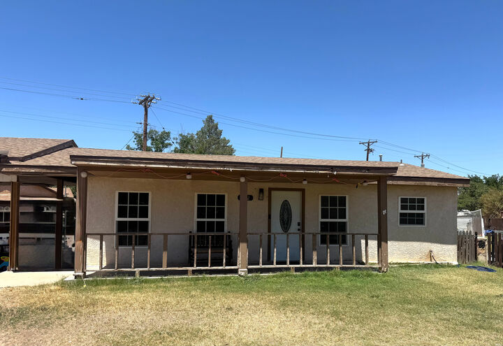 Property Photo:  812 Carper Dr  NM 88210 