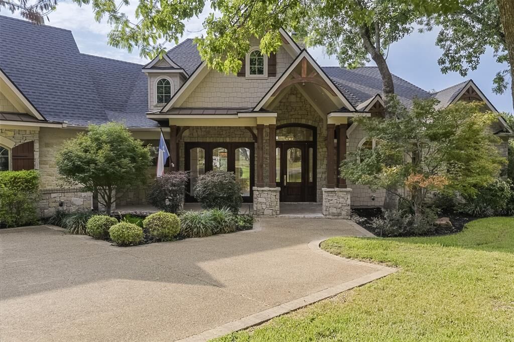 Property Photo:  228 Katy Lake Drive  TX 75165 