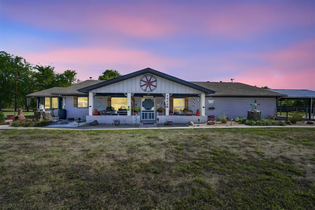 Property Photo:  1309 W Madison Street  TX 75119 