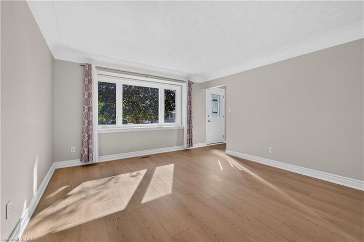Property Photo: 16 Nottingham Avenue ON L8T 3N5