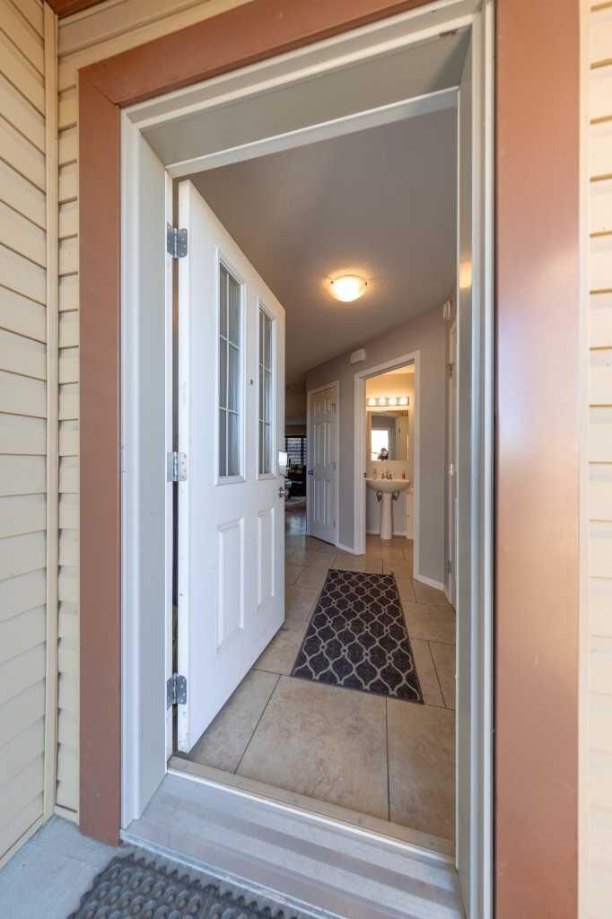 Property Photo:  1407 53 Avenue 26  AB T9V 2J5 