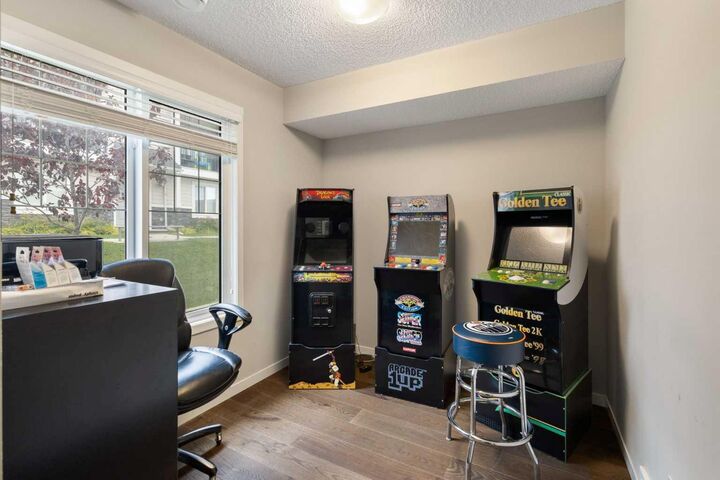 Property Photo:  206 Nolanlake Villas NW  AB T3R 0Z7 