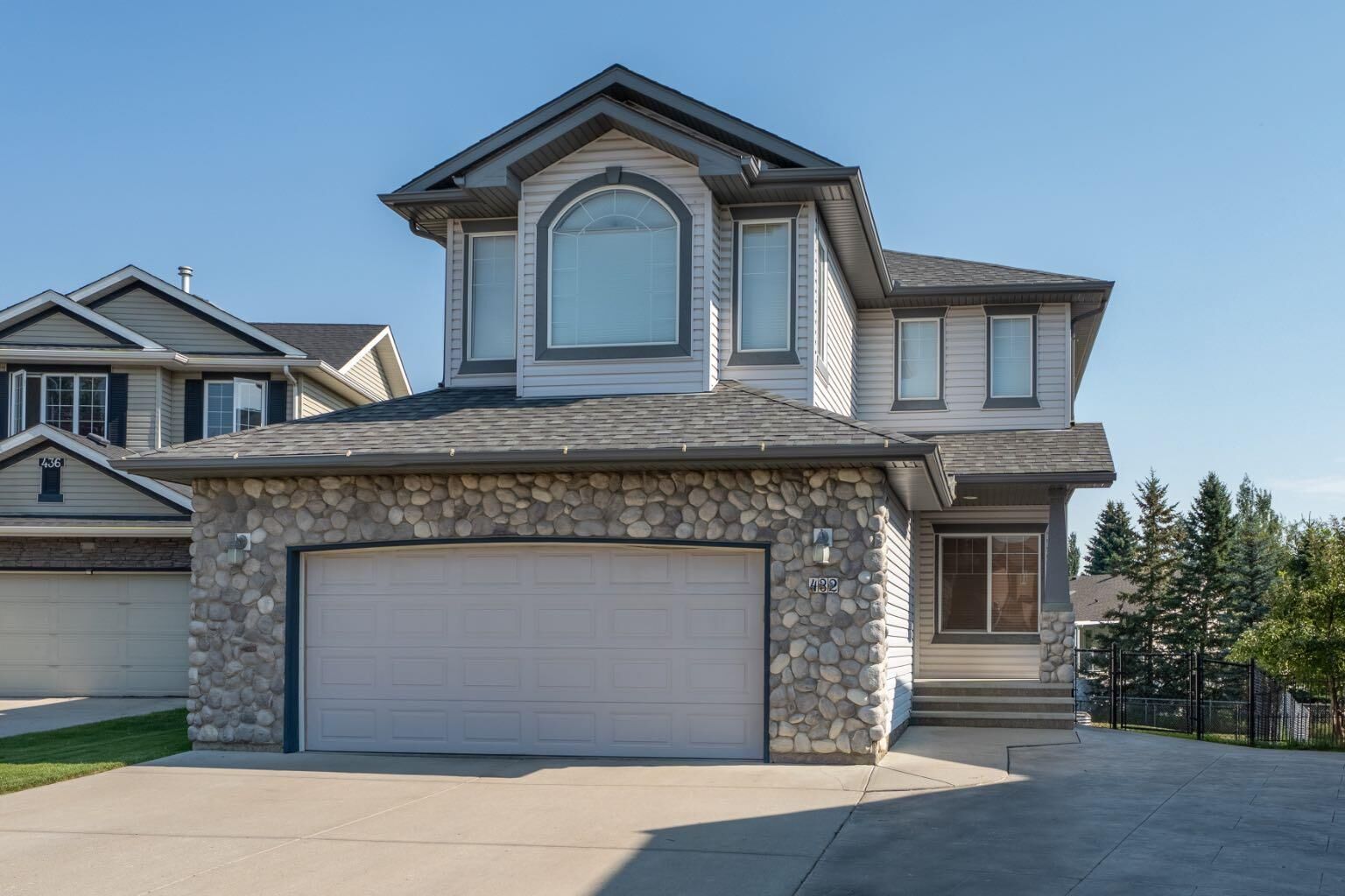 Property Photo:  432 Rainbow Falls Way  AB T1X 1S6 