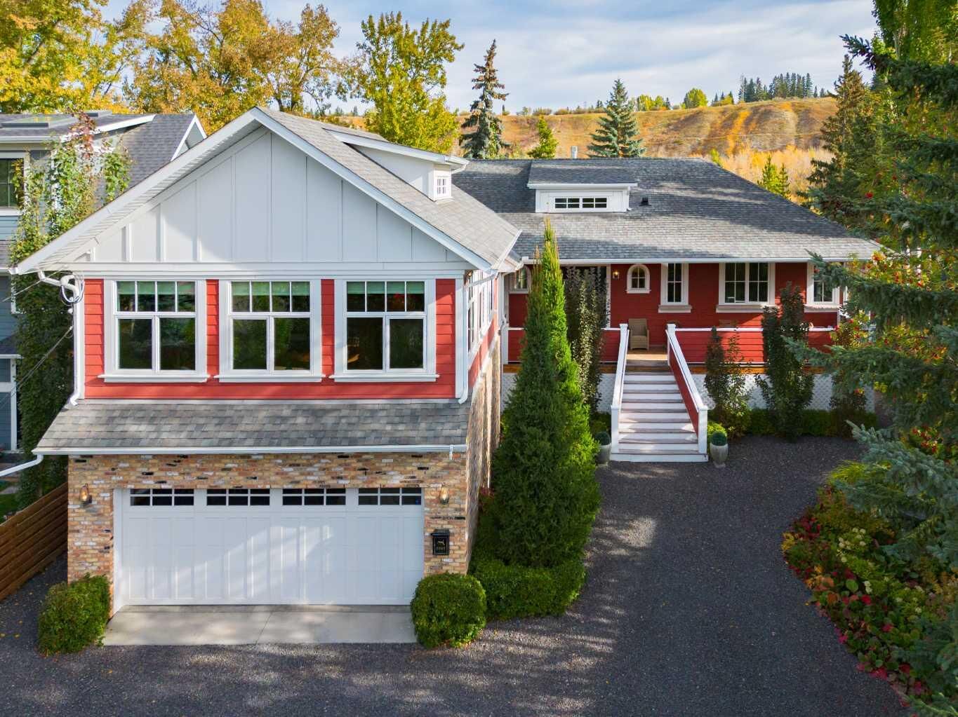 Property Photo:  5960 Bow Crescent NW  AB T3B 2B9 